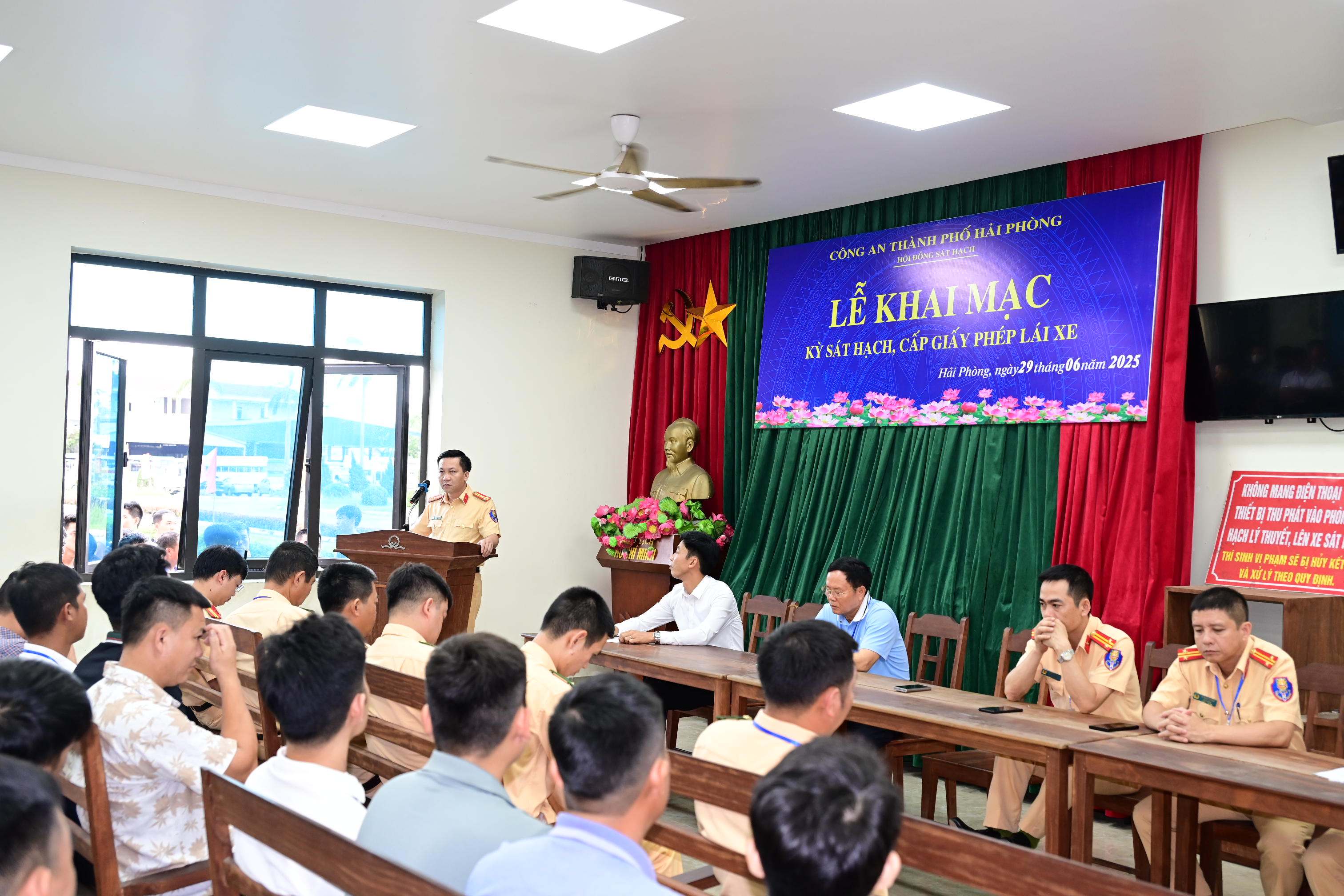 Nâng cao hiệu quả công tác đào tạo, sát hạch, cấp GPLX cho người điều khiển xe máy chuyên dùng trong CAND